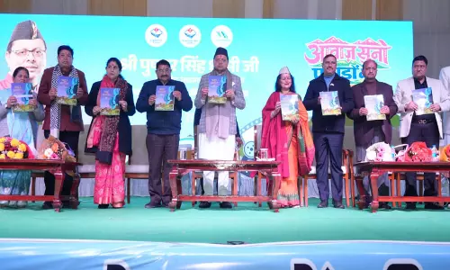 CM धामी ने आवाज सुनो पहाड़ों की - फिल्म महोत्सव में भाग लिया