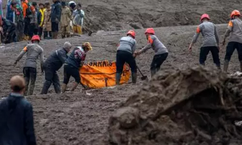 भारी बारिश के बाद Indonesia में राहत और बचाव अभियान, 10 की मौत