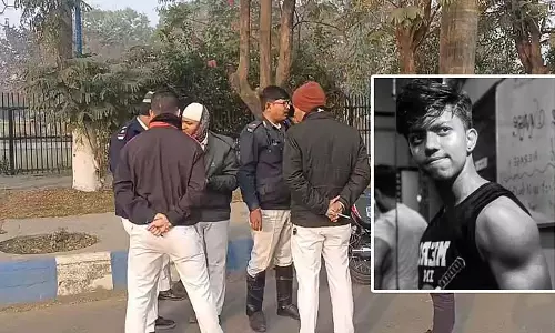 न्यू टाउन में बिना Helmet के स्कूटी चलाने से हादसे में युवक की मौत न्यू टाउन में बिना Helmet के स्कूटी चलाने से हादसे में युवक की मौत