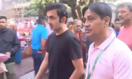 टीम इंडिया के मुख्य कोच Gautam Gambhir ने कामाख्या मंदिर का किया दौरा टीम इंडिया के मुख्य कोच Gautam Gambhir ने कामाख्या मंदिर का किया दौरा