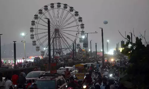 Visakha उत्सव का दूसरा दिन: सांस्कृतिक कार्यक्रमों की धूम Visakha उत्सव का दूसरा दिन: सांस्कृतिक कार्यक्रमों की धूम