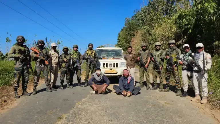 Manipur: जिरीबाम-तिपाईमुख रोड पर विस्फोटक बरामद, 2 लोग पकड़े गए Manipur: जिरीबाम-तिपाईमुख रोड पर विस्फोटक बरामद, 2 लोग पकड़े गए