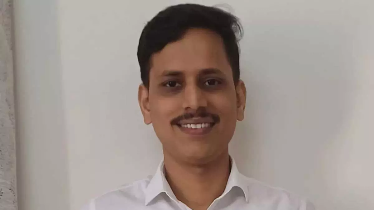 लोकल ट्रेन में कॉलेज प्रोफेसर की हत्या, चाकू मारकर अज्ञात अपराधी फरार लोकल ट्रेन में कॉलेज प्रोफेसर की हत्या, चाकू मारकर अज्ञात अपराधी फरार