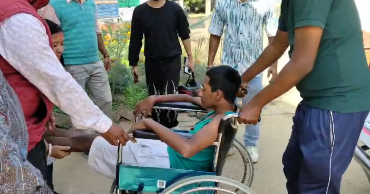 Tripura: जोलाईबाड़ी में सड़क दुर्घटना में स्कूली छात्र गंभीर रूप से घायल Tripura: जोलाईबाड़ी में सड़क दुर्घटना में स्कूली छात्र गंभीर रूप से घायल