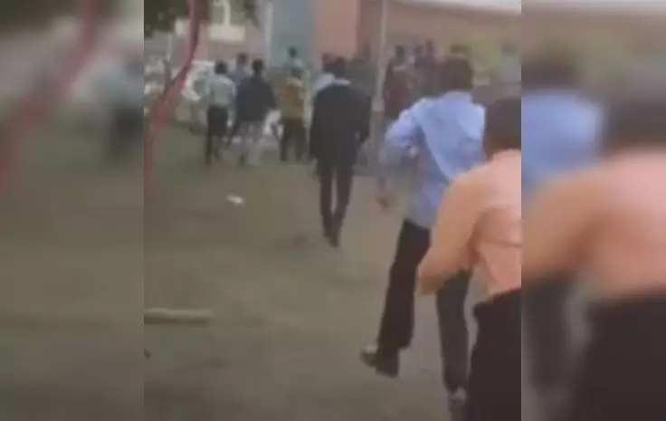 गवर्नमेंट मेडिकल कॉलेज अस्पताल परिसर में ये क्या हो गया...? गवर्नमेंट मेडिकल कॉलेज अस्पताल परिसर में ये क्या हो गया...?