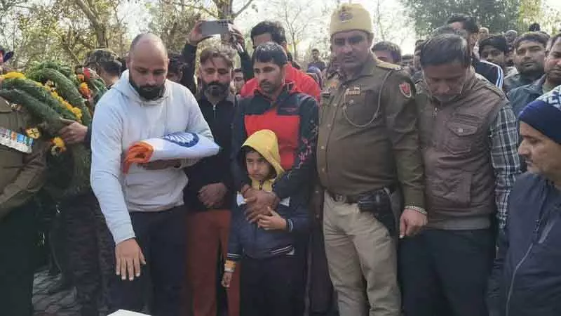 Yamunanagar में सेना जवान का अंतिम संस्कार पूरे सम्मान के साथ Yamunanagar में सेना जवान का अंतिम संस्कार पूरे सम्मान के साथ
