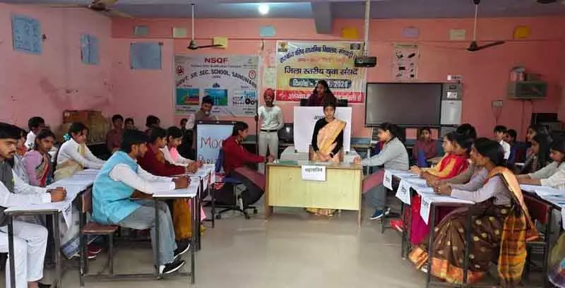 Rewari युवा संसद में लोकतंत्र की भावना जीवंत हो उठी Rewari युवा संसद में लोकतंत्र की भावना जीवंत हो उठी