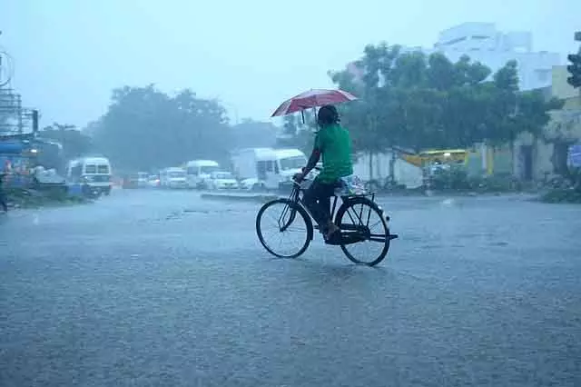 Tamil Nadu: अगले 2 घंटों तक चेन्नई और 22 जिलों में बारिश होगी Tamil Nadu: अगले 2 घंटों तक चेन्नई और 22 जिलों में बारिश होगी