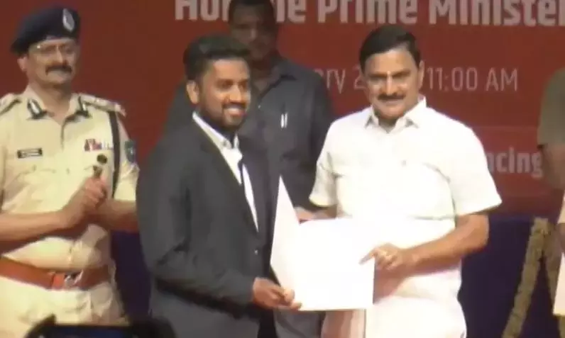 Bhupathiraju ने विशाखापत्तनम रोजगार मेले में 392 उम्मीदवारों को नौकरी पत्र दिए Bhupathiraju ने विशाखापत्तनम रोजगार मेले में 392 उम्मीदवारों को नौकरी पत्र दिए