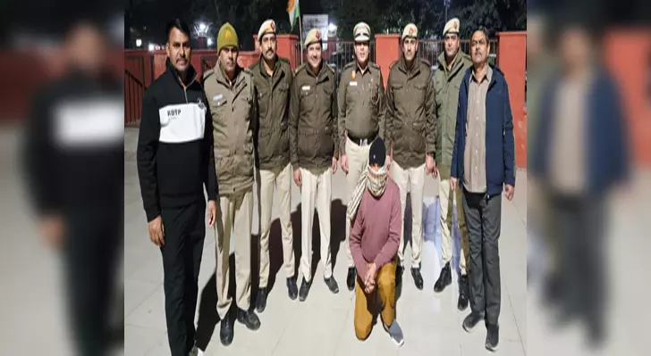 पुलिस ने फर्जी दस्तावेजों से वाहन बेचने वाले गिरोह को किया बेनकाब, फरार आरोपी गिरफ्तार पुलिस ने फर्जी दस्तावेजों से वाहन बेचने वाले गिरोह को किया बेनकाब, फरार आरोपी गिरफ्तार