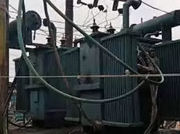 Hamirpur: बिजली ठीक करते समय ट्रांसर्फामर से गिरा कर्मचारी घायल Hamirpur: बिजली ठीक करते समय ट्रांसर्फामर से गिरा कर्मचारी घायल