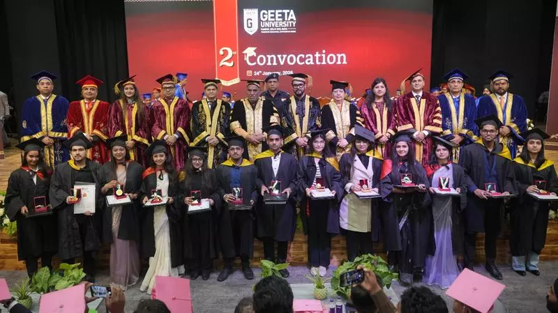 Geeta यूनिवर्सिटी के दीक्षांत समारोह में 389 ग्रेजुएट को डिग्रियां दी गईं Geeta यूनिवर्सिटी के दीक्षांत समारोह में 389 ग्रेजुएट को डिग्रियां दी गईं