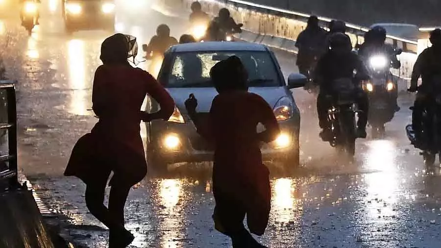 Tamil Nadu में कुछ जगहों पर भारी बारिश की संभावना है Tamil Nadu में कुछ जगहों पर भारी बारिश की संभावना है