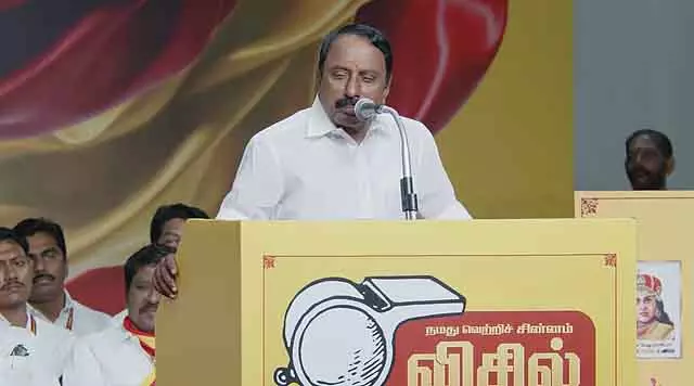 विजय ही एकमात्र ऐसे नेता हैं जो DMK को हरा सकते हैं: Sengottaiyan विजय ही एकमात्र ऐसे नेता हैं जो DMK को हरा सकते हैं: Sengottaiyan