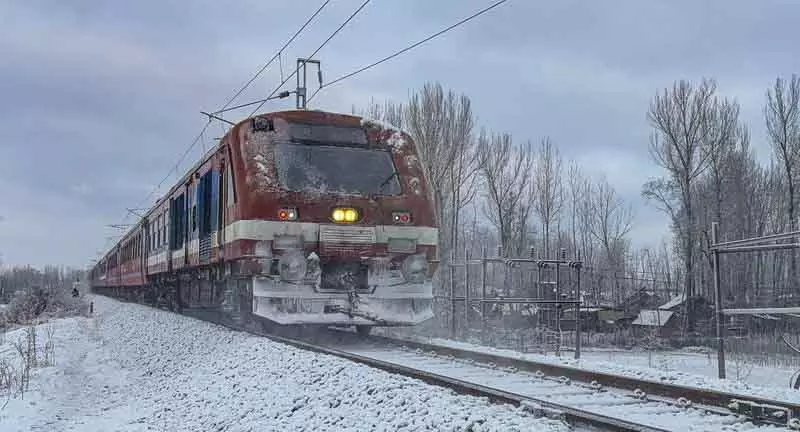 पहली बार Anantnag में चावल से भरी 42 वैगनों वाली पूरी रैक पहुंची। पहली बार Anantnag में चावल से भरी 42 वैगनों वाली पूरी रैक पहुंची।