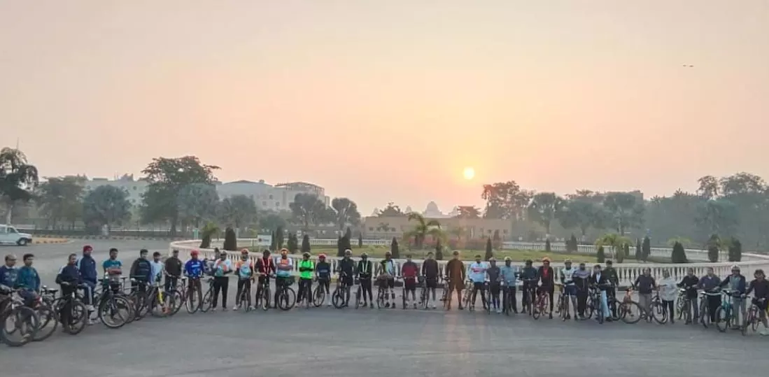 रायपुर : साइकिल रैली में भारतीय सेना के जवानों ने लिया हिस्सा रायपुर : साइकिल रैली में भारतीय सेना के जवानों ने लिया हिस्सा