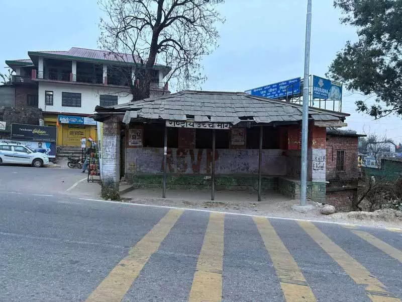 Palampur में बारिश से बचने की जगह ध्यान देने की गुहार लगा रही है Palampur में बारिश से बचने की जगह ध्यान देने की गुहार लगा रही है