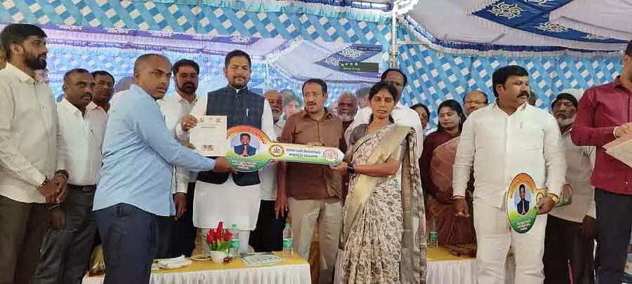 होसकोटे-मालूर सड़क के लिए जल्द ही कंक्रीट बिछाई जाएगी: MLA होसकोटे-मालूर सड़क के लिए जल्द ही कंक्रीट बिछाई जाएगी: MLA