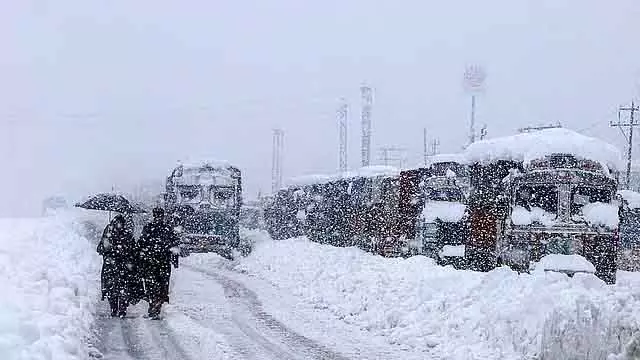 Snowfall : श्रीनगर-जम्मू नेशनल हाईवे अभी भी बंद है Snowfall : श्रीनगर-जम्मू नेशनल हाईवे अभी भी बंद है