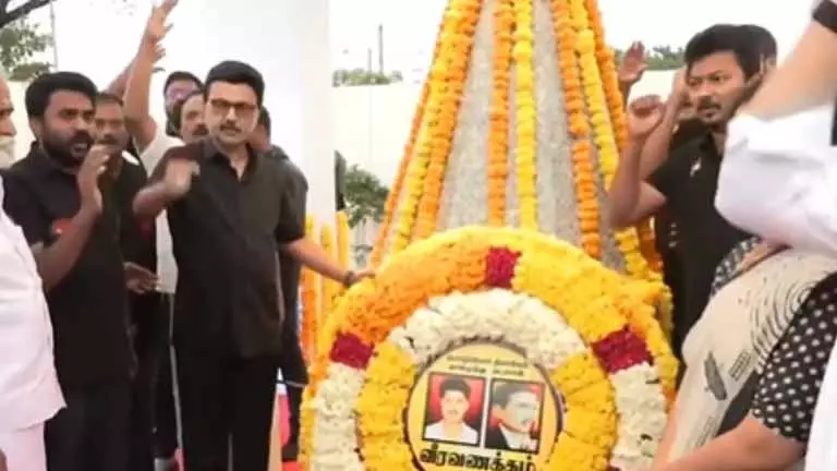 CM Stalin ने तमिल भाषा के शहीदों थलामुथु और नटराजन की मूर्तियों का अनावरण किया CM Stalin ने तमिल भाषा के शहीदों थलामुथु और नटराजन की मूर्तियों का अनावरण किया