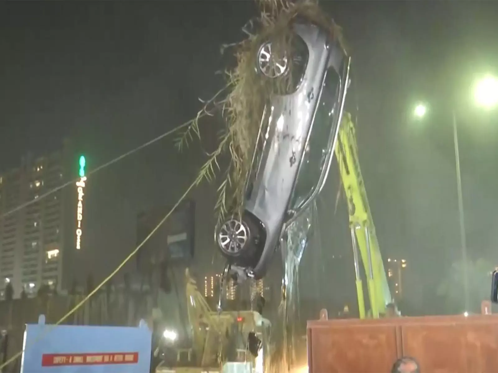 Noida में तकनीशियन की मौत पर पिता ने लापरवाही का आरोप लगाया Noida में तकनीशियन की मौत पर पिता ने लापरवाही का आरोप लगाया