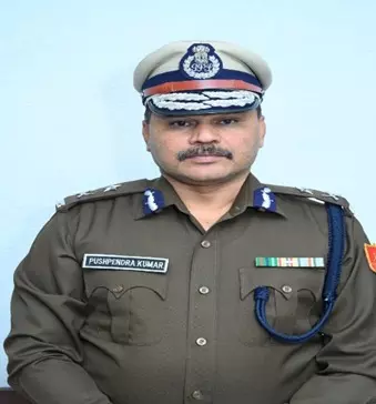 चंडीगढ़ के आईजी पुष्पेंद्र कुमार को राष्ट्रपति पदक, मलोया थाने में तैनात इंस्पेक्टर समेत दो को भी मिला सम्मान चंडीगढ़ के आईजी पुष्पेंद्र कुमार को राष्ट्रपति पदक, मलोया थाने में तैनात इंस्पेक्टर समेत दो को भी मिला सम्मान
