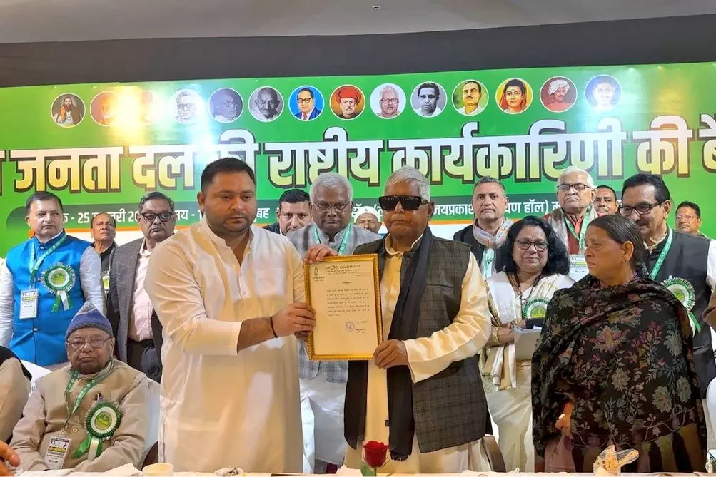 RJD में बदलाव, तेजस्वी यादव अध्यक्ष बने; बहन ने उठाया सवाल RJD में बदलाव, तेजस्वी यादव अध्यक्ष बने; बहन ने उठाया सवाल