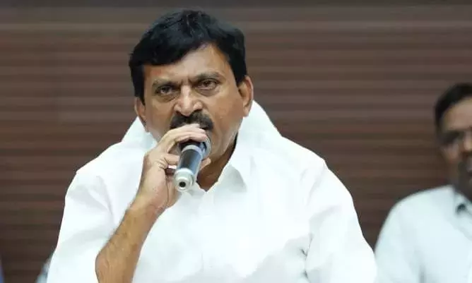Telangana : धरणी स्कैम अनियमितताओं की पुष्टि हुई, ऑडिट पूरे तेलंगाना तक बढ़ाया गया Telangana : धरणी स्कैम अनियमितताओं की पुष्टि हुई, ऑडिट पूरे तेलंगाना तक बढ़ाया गया