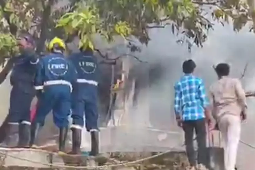 Hyderabad में आग लगी बिल्डिंग से तीन शव बरामद; बचाव अभियान जारी Hyderabad में आग लगी बिल्डिंग से तीन शव बरामद; बचाव अभियान जारी