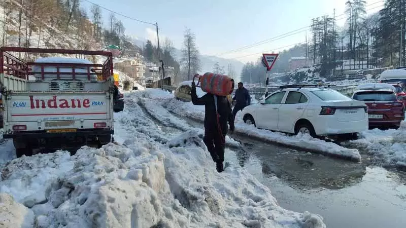 McLeod Ganj में बर्फबारी हुई, कांगड़ा में ठंड का प्रकोप बढ़ा McLeod Ganj में बर्फबारी हुई, कांगड़ा में ठंड का प्रकोप बढ़ा