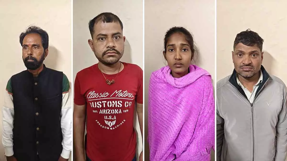 Gwalior : पुलिस ने नकली शादियों के ज़रिए पुरुषों को धोखा देने वाले लुटेरी दुल्हन गैंग का भंडाफोड़ किया Gwalior : पुलिस ने नकली शादियों के ज़रिए पुरुषों को धोखा देने वाले लुटेरी दुल्हन गैंग का भंडाफोड़ किया