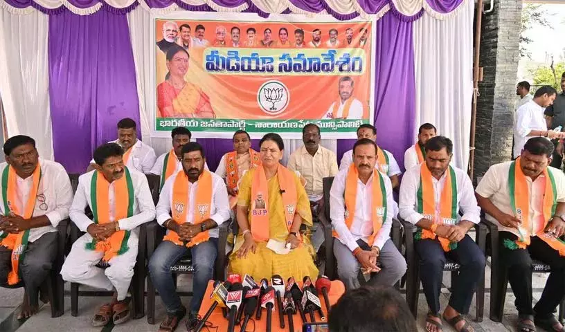 नारायणपेट जिले को खत्म करना बर्दाश्त नहीं करेंगे: सांसद DK Aruna नारायणपेट जिले को खत्म करना बर्दाश्त नहीं करेंगे: सांसद DK Aruna