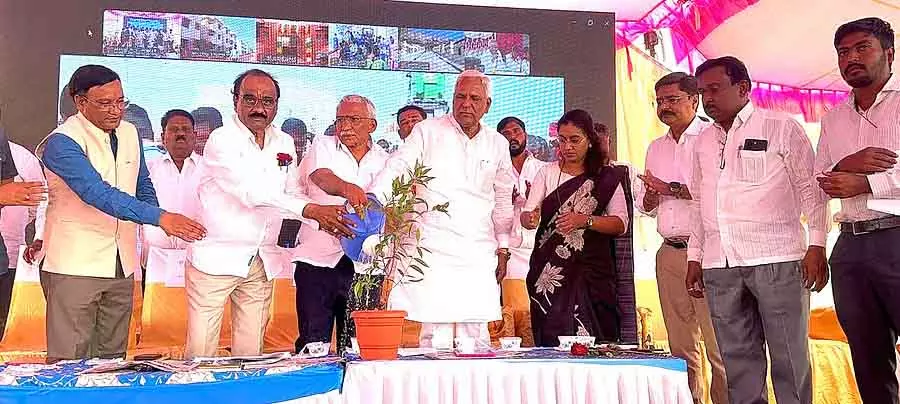 सरकार आर्थिक रूप से पिछड़े लोगों के विकास के लिए प्रतिबद्ध है: Thimmapura सरकार आर्थिक रूप से पिछड़े लोगों के विकास के लिए प्रतिबद्ध है: Thimmapura