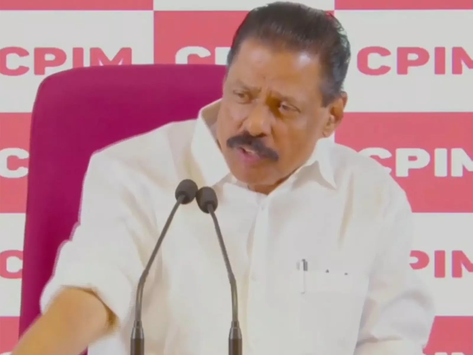 CPM के एमवी गोविंदन ने कांग्रेस पर हमला बोला, विपक्ष की चुप्पी पर सवाल उठाया CPM के एमवी गोविंदन ने कांग्रेस पर हमला बोला, विपक्ष की चुप्पी पर सवाल उठाया