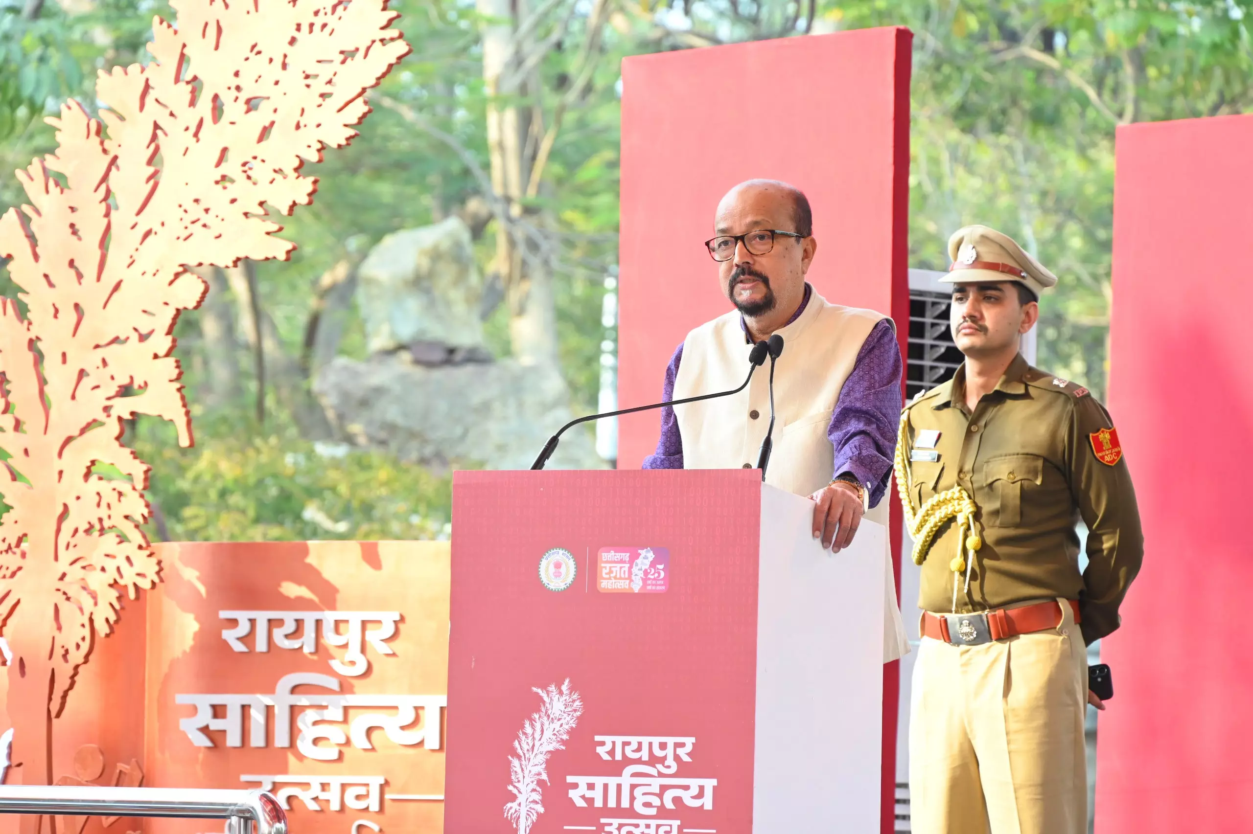 रायपुर साहित्य उत्सव के समापन समारोह में शामिल हुए राज्यपाल रायपुर साहित्य उत्सव के समापन समारोह में शामिल हुए राज्यपाल