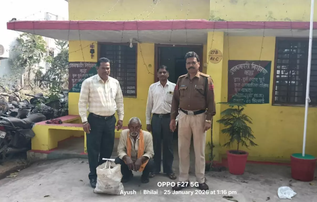 CG: धमधा में अवैध शराब बेचने वाला कोचिया गिरफ्तार CG: धमधा में अवैध शराब बेचने वाला कोचिया गिरफ्तार