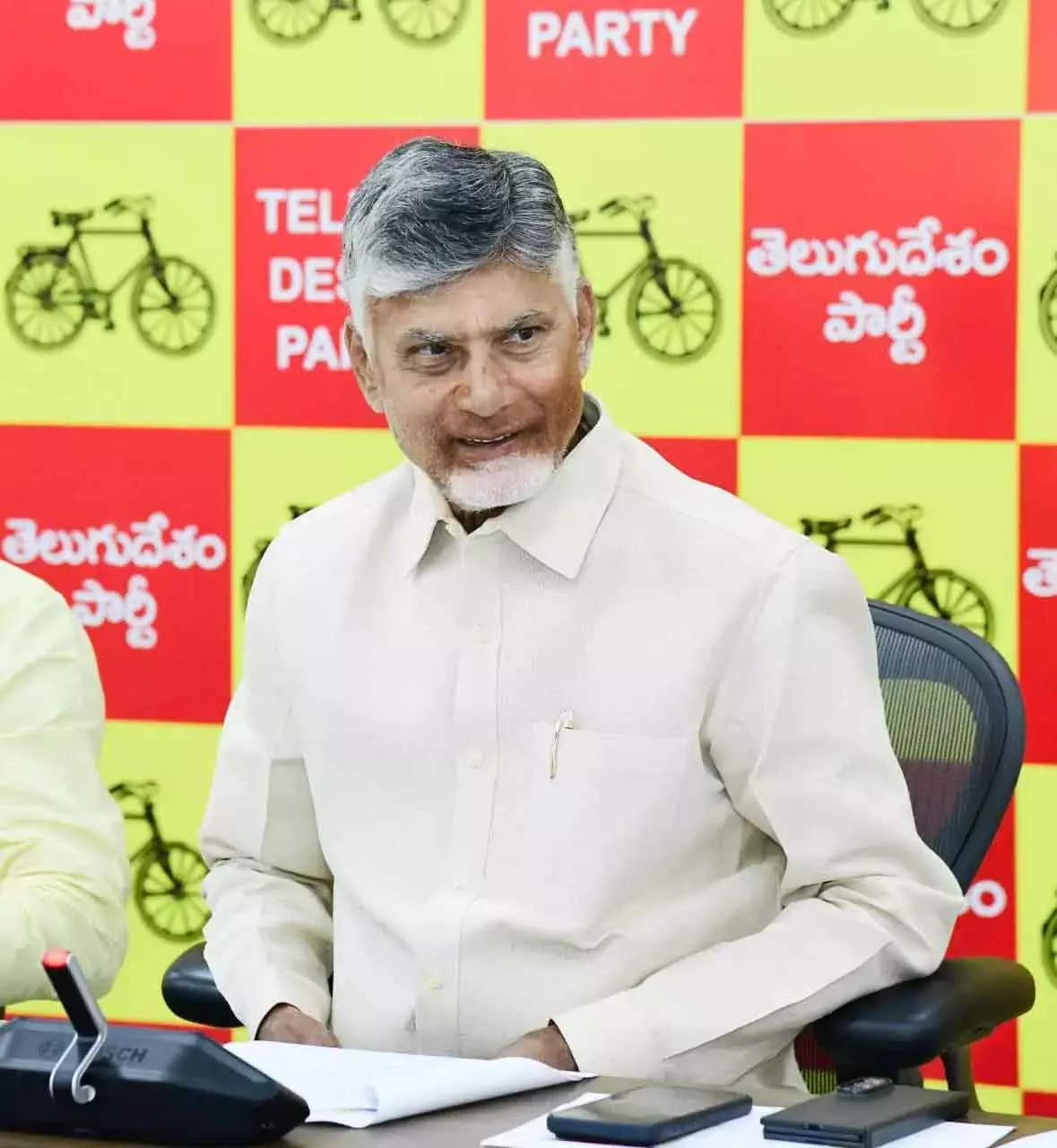 जल संरक्षण: Naidu ने की PM के विजन की सराहना जल संरक्षण: Naidu ने की PM के विजन की सराहना