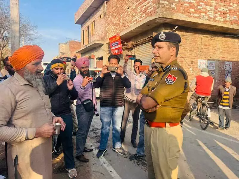 Tarn Taran के नानकसर इलाके में पुलिस ने CASO के साथ अपराध के खिलाफ अभियान तेज किया Tarn Taran के नानकसर इलाके में पुलिस ने CASO के साथ अपराध के खिलाफ अभियान तेज किया
