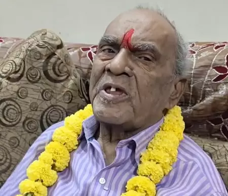 मध्य प्रदेश : प्राचीनतम युद्ध शैलियों के संरक्षक भगवानदास रैकवार को पद्मश्री सम्मान मध्य प्रदेश : प्राचीनतम युद्ध शैलियों के संरक्षक भगवानदास रैकवार को पद्मश्री सम्मान