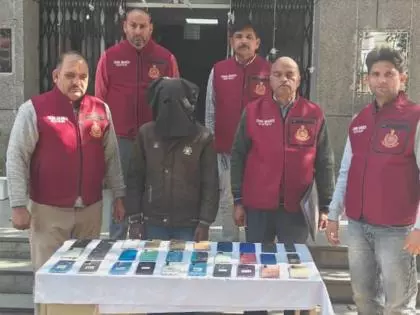 अलग-अलग रेलवे स्टेशनों पर मोबाइल चोरी का आरोपी Delhi पुलिस के हत्थे चढ़ा अलग-अलग रेलवे स्टेशनों पर मोबाइल चोरी का आरोपी Delhi पुलिस के हत्थे चढ़ा