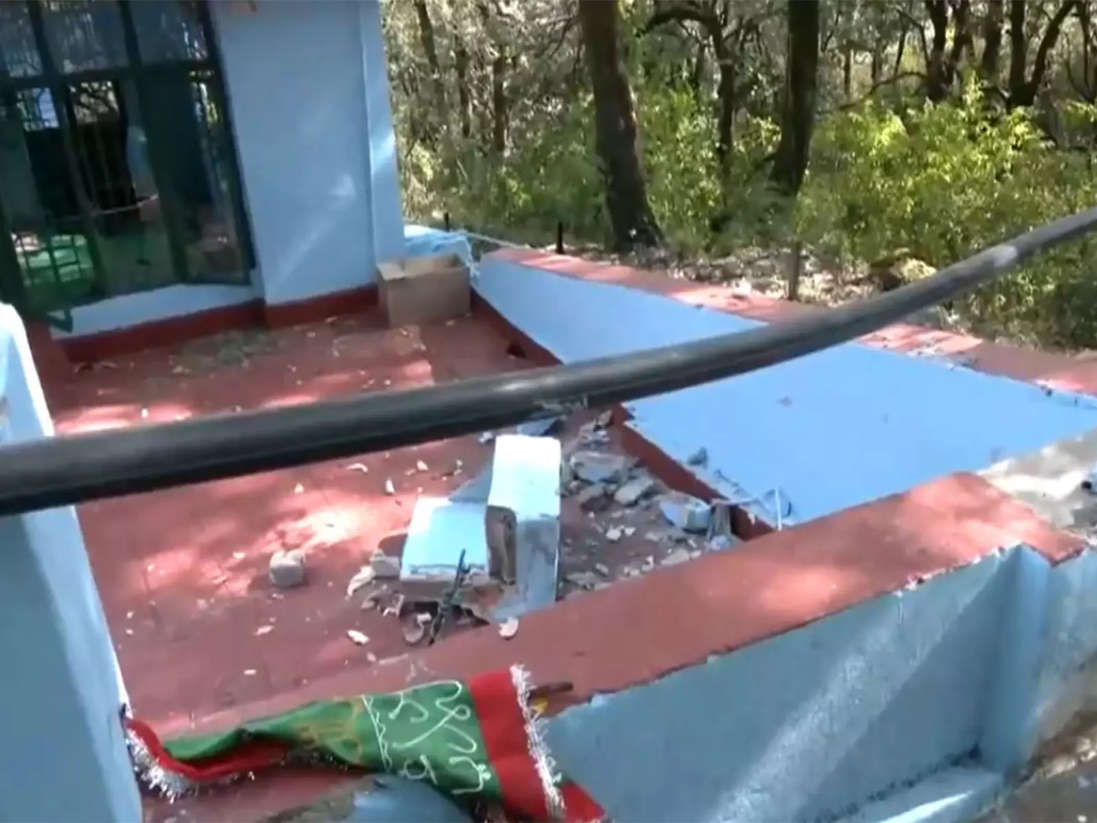 अज्ञात बदमाशों ने Mussoorie में बाबा बुल्ले शाह दरगाह में तोड़फोड़ की अज्ञात बदमाशों ने Mussoorie में बाबा बुल्ले शाह दरगाह में तोड़फोड़ की