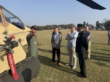 सर्जियो गोर ने अपाचे एएच-64ई का किया निरीक्षण, भारत-यूएस साझेदारी की प्रतिबद्धता दोहराई सर्जियो गोर ने अपाचे एएच-64ई का किया निरीक्षण, भारत-यूएस साझेदारी की प्रतिबद्धता दोहराई