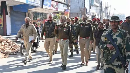 गणतंत्र दिवस की पूर्व संध्या पर पंजाब पुलिस का फ्लैग मार्च, सुरक्षा व्यवस्था मजबूत गणतंत्र दिवस की पूर्व संध्या पर पंजाब पुलिस का फ्लैग मार्च, सुरक्षा व्यवस्था मजबूत