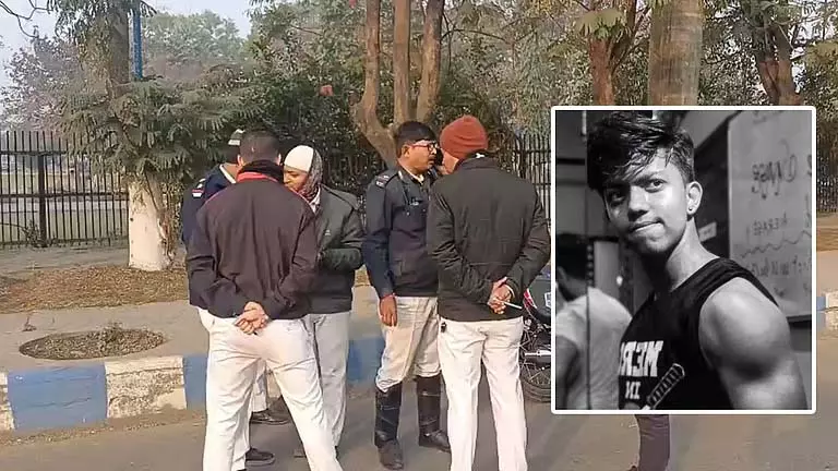 न्यू टाउन में बिना Helmet के स्कूटी चलाने से हादसे में युवक की मौत न्यू टाउन में बिना Helmet के स्कूटी चलाने से हादसे में युवक की मौत