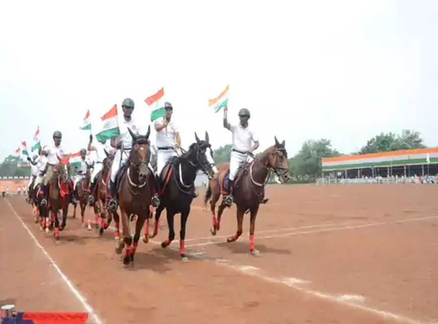 गणतंत्र दिवस 2026: पुलिस परेड ग्राउंड में भव्य झंडारोहण और 117 टुकड़ियों की भागीदारी गणतंत्र दिवस 2026: पुलिस परेड ग्राउंड में भव्य झंडारोहण और 117 टुकड़ियों की भागीदारी