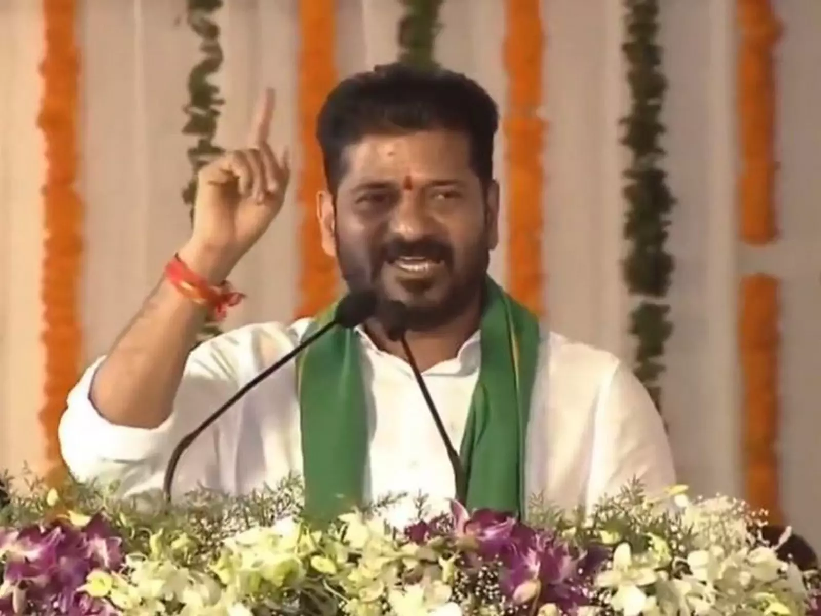 CM रेवंत रेड्डी ने गणतंत्र दिवस की शुभकामनाएं दीं और पद्म पुरस्कार विजेताओं को दी बधाई CM रेवंत रेड्डी ने गणतंत्र दिवस की शुभकामनाएं दीं और पद्म पुरस्कार विजेताओं को दी बधाई