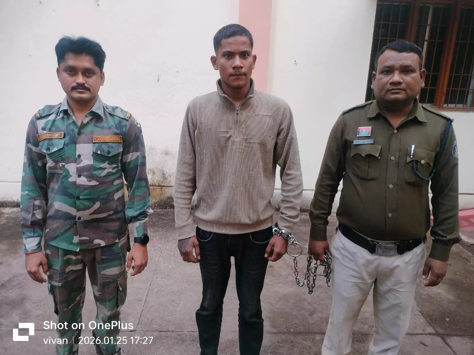 धमतरी पुलिस ने चिट्टा पीने वाले आदतन बदमाश को किया गिरफ्तार धमतरी पुलिस ने चिट्टा पीने वाले आदतन बदमाश को किया गिरफ्तार
