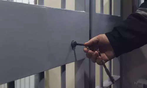 Delhi सरकार ने कैदियों की चुनिंदा कैटेगरी के लिए सज़ा में छूट की घोषणा की।
