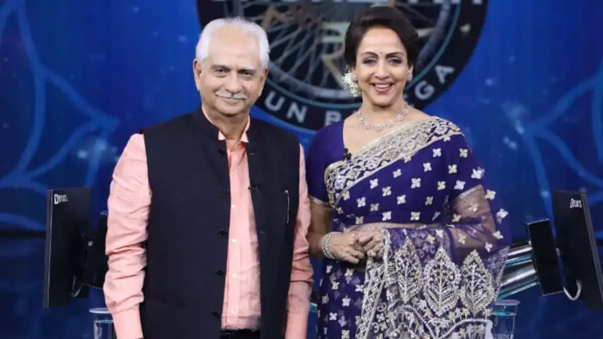 हेमा मालिनी, रमेश सिप्पी के साथ शोले के 50 साल पूरे होने पर शामिल हुईं हेमा मालिनी, रमेश सिप्पी के साथ शोले के 50 साल पूरे होने पर शामिल हुईं