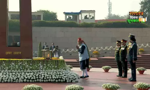 Republic Day 2026: प्रधानमंत्री नरेंद्र मोदी नेशनल वॉर मेमोरियल पहुंचे, शहीदों को दी श्रद्धांजलि Republic Day 2026: प्रधानमंत्री नरेंद्र मोदी नेशनल वॉर मेमोरियल पहुंचे, शहीदों को दी श्रद्धांजलि